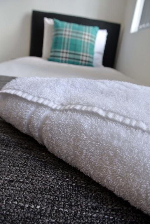 Approved Serviced Apartments Gorse Hill 맨체스터 외부 사진